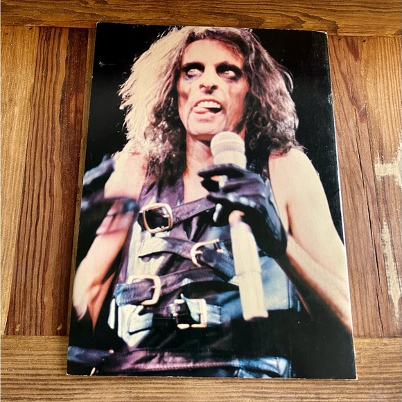 Alice Cooper Concert Program 🪨 - Picture 2 of 3